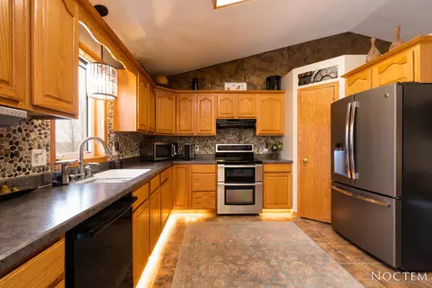 4028 Rawhide Dr, Bismarck, ND 58503 photo 11