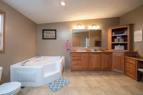 3907 N Valley Loop Loop, Bismarck, ND 58503 photo 9