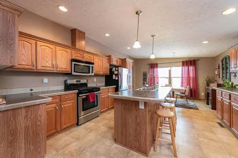 3907 N Valley Loop Loop, Bismarck, ND 58503 photo 2