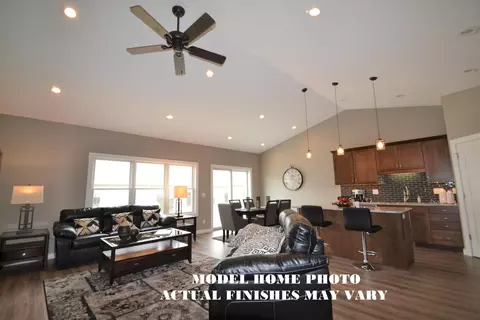 417 Buckskin Loop, Bismarck, ND 58503 photo 2