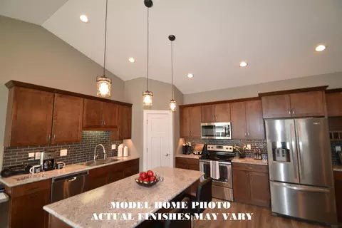 417 Buckskin Loop, Bismarck, ND 58503 photo 3