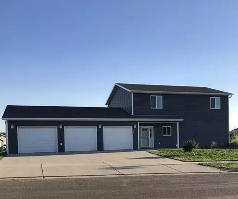 701 Walter Way NE, Bismarck, ND 58503 photo 1