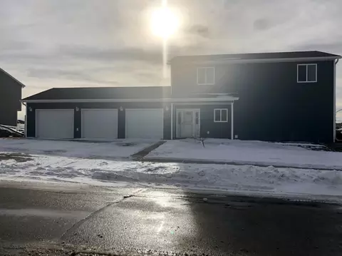 701 Walter Way NE, Bismarck, ND 58503 photo 2