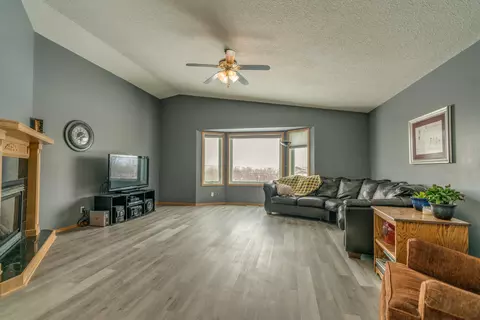 3911 31st Ave NW, Mandan, ND 58554 photo 2