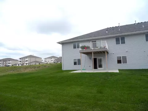 1024 E Lasalle Dr NE, Bismarck, ND 58503 photo 2