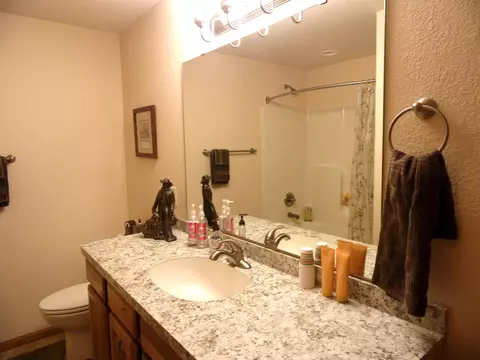 1024 E Lasalle Dr NE, Bismarck, ND 58503 photo 19