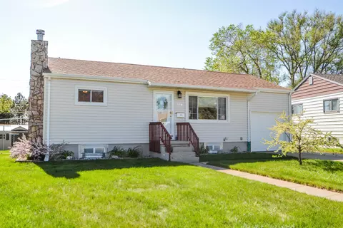 574 Sunset Pl, Bismarck, ND 58504 photo 1