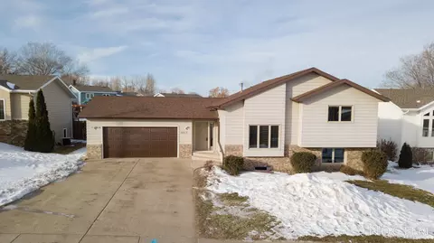 1613 12th Ave SE, Mandan, ND 58554 photo 3
