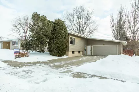 219 Kavaney Dr, Bismarck, ND 58501 photo 1