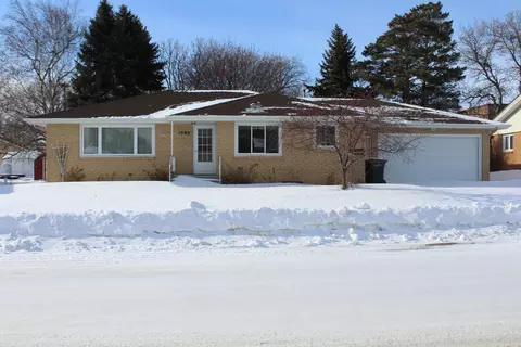 1908 Catherine Dr, Bismarck, ND 58501 photo 1