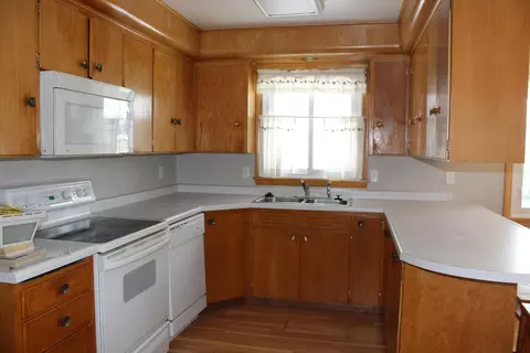 1908 Catherine Dr, Bismarck, ND 58501 photo 2