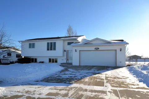 3607 43rd St NW, Mandan, ND 58554 photo 1