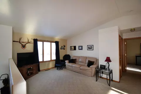 3607 43rd St NW, Mandan, ND 58554 photo 2