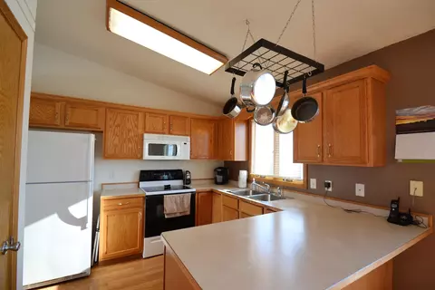 3607 43rd St NW, Mandan, ND 58554 photo 4