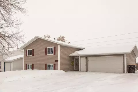 3407 Breen Dr, Bismarck, ND 58501 photo 2