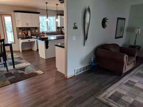526 Munich Dr, Bismarck, ND 58504 photo 4
