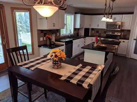 526 Munich Dr, Bismarck, ND 58504 photo 3