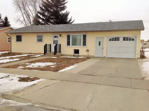 906 8th Ave W, Mobridge, SD 57601 photo 1