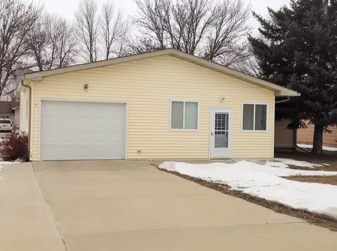 906 8th Ave W, Mobridge, SD 57601 photo 2