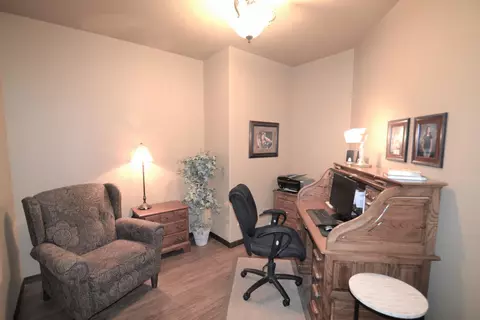 3920 Crest Cir, Bismarck, ND 58503 photo 18