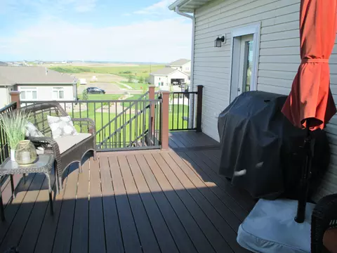 3920 Crest Cir, Bismarck, ND 58503 photo 12