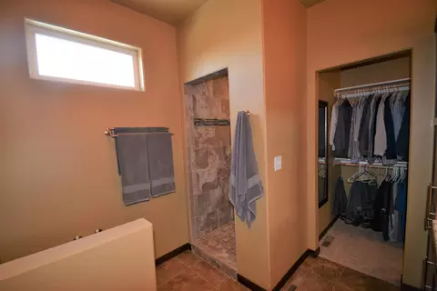 3920 Crest Cir, Bismarck, ND 58503 photo 25