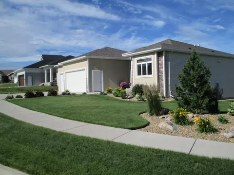 3920 Crest Cir, Bismarck, ND 58503 photo 1