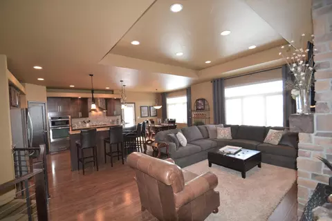 3920 Crest Cir, Bismarck, ND 58503 photo 7