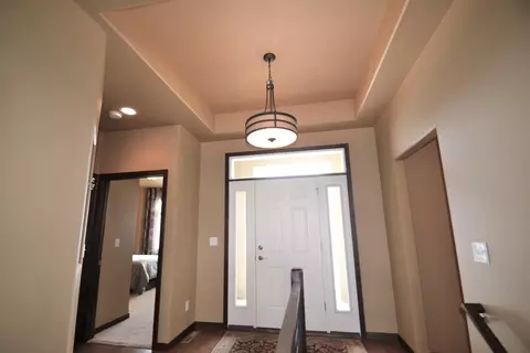 3920 Crest Cir, Bismarck, ND 58503 photo 4