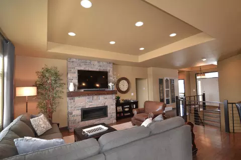 3920 Crest Cir, Bismarck, ND 58503 photo 9