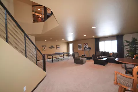 3920 Crest Cir, Bismarck, ND 58503 photo 32