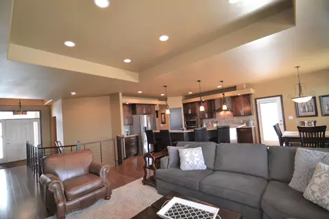 3920 Crest Cir, Bismarck, ND 58503 photo 10