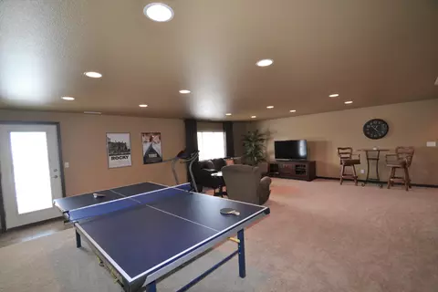 3920 Crest Cir, Bismarck, ND 58503 photo 31