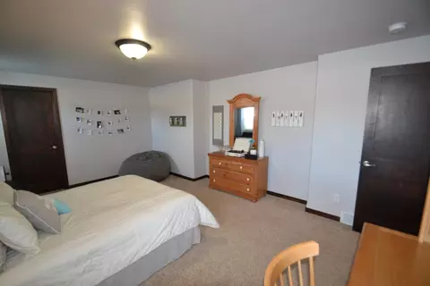 3920 Crest Cir, Bismarck, ND 58503 photo 35