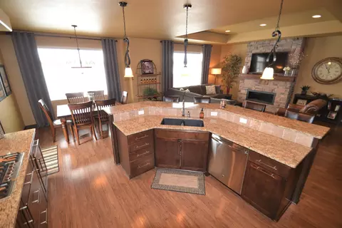 3920 Crest Cir, Bismarck, ND 58503 photo 17