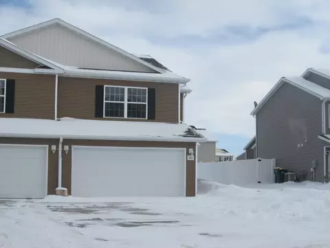 3221 Rutland Dr, Bismarck, ND 58504 photo 1