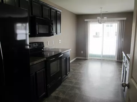 3221 Rutland Dr, Bismarck, ND 58504 photo 2