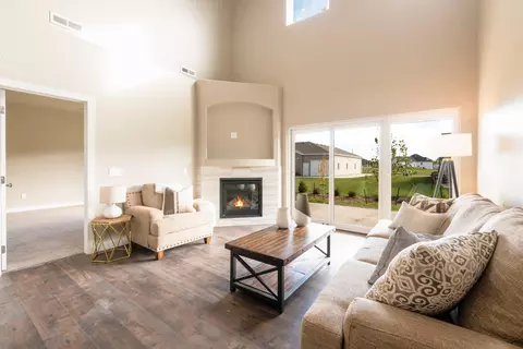 751 Compass Loop, Bismarck, ND 58504 photo 3