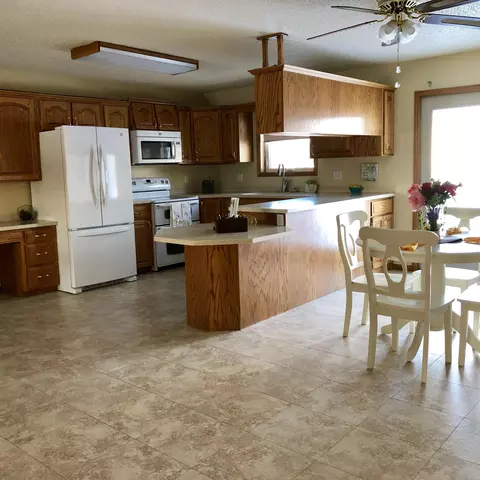7603 Twilight Rd, Bismarck, ND 58503 photo 3