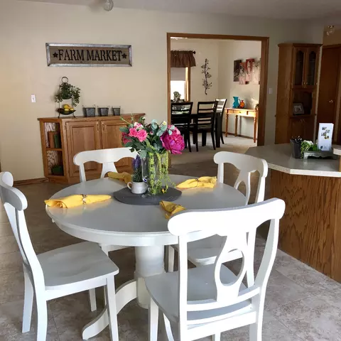 7603 Twilight Rd, Bismarck, ND 58503 photo 2
