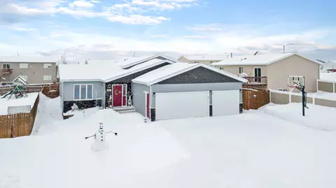 4407 Calgary Ave E, Bismarck, ND 58503 photo 1