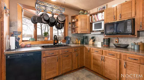 6318 Sully Dr, Bismarck, ND 58504 photo 5
