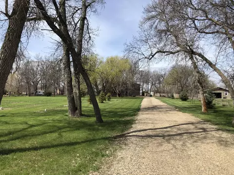 6318 Sully Dr, Bismarck, ND 58504 photo 2