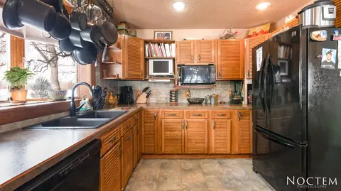 6318 Sully Dr, Bismarck, ND 58504 photo 4
