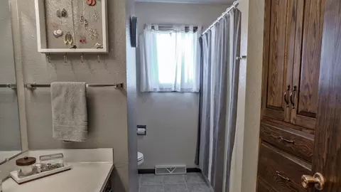 912 Constitution Dr, Bismarck, ND 58501 photo 25