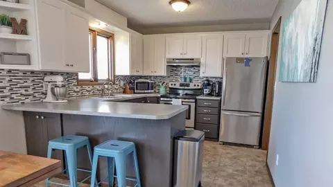 912 Constitution Dr, Bismarck, ND 58501 photo 2