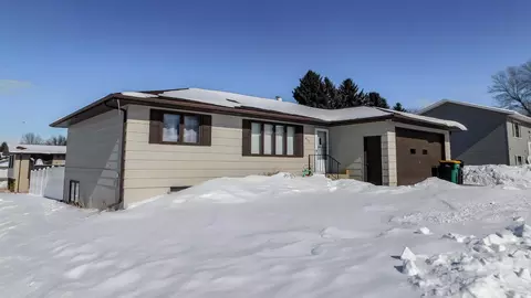 912 Constitution Dr, Bismarck, ND 58501 photo 42