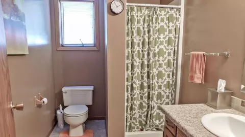 912 Constitution Dr, Bismarck, ND 58501 photo 34