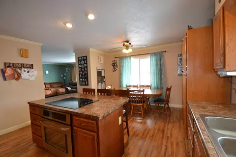 422 E Denver Ave, Bismarck, ND 58504 photo 4