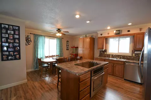 422 E Denver Ave, Bismarck, ND 58504 photo 3